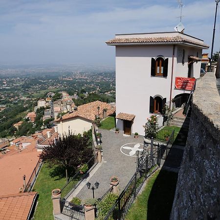 Villa Dei Fantasmi ร็อกกา ดิ ปาปา ภายนอก รูปภาพ
